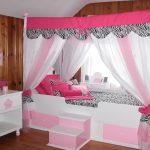 canopy bed