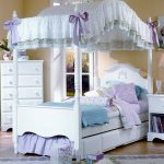 king canopy bed