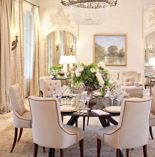 Round dining room tables