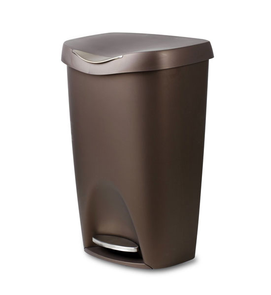 Plastic kitchen garbage cans