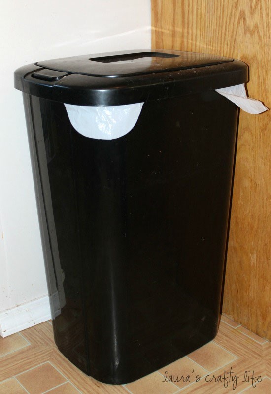 Rubbermaid kitchen garbage cans