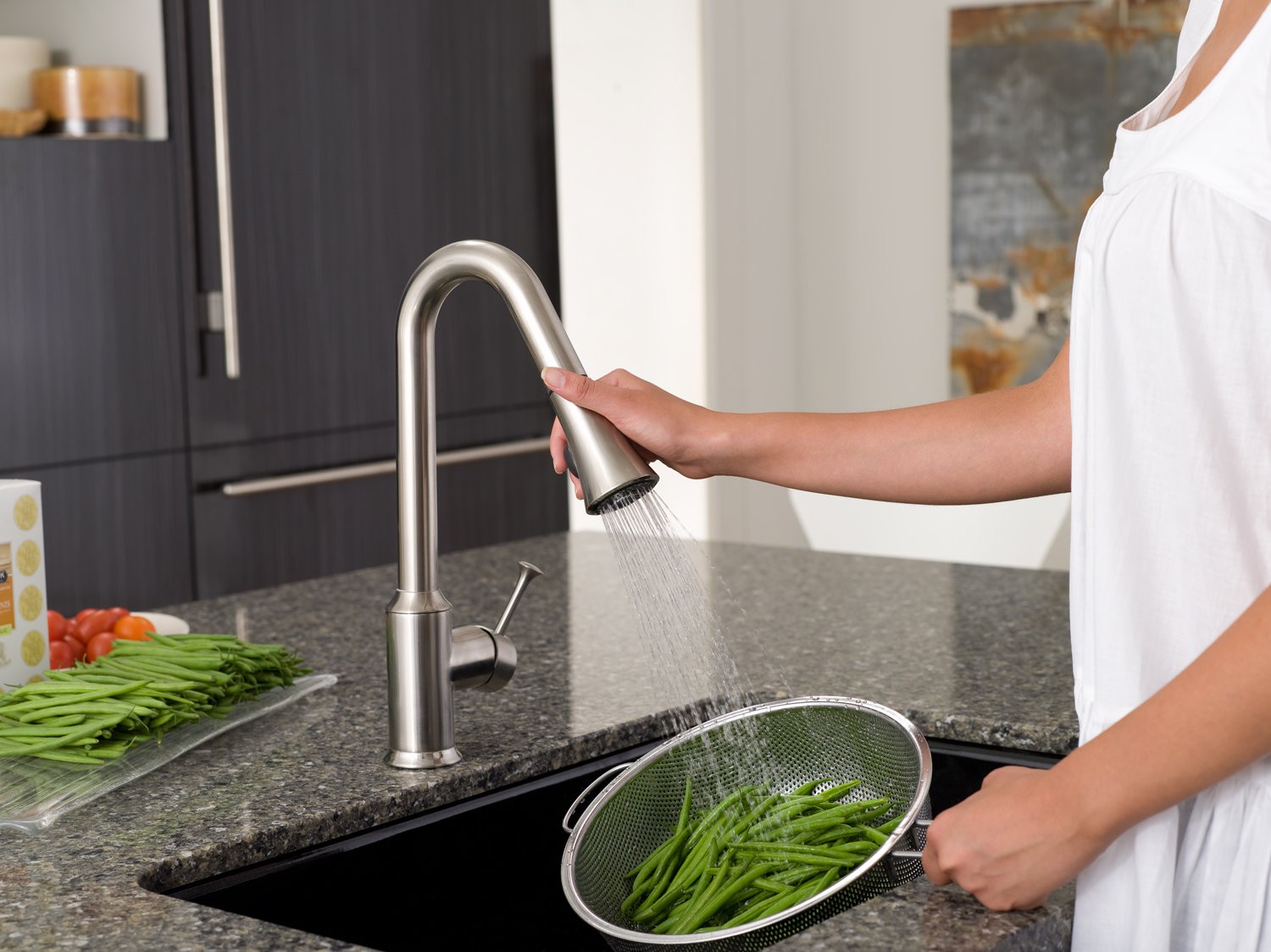 Pull down spray kitchen faucet