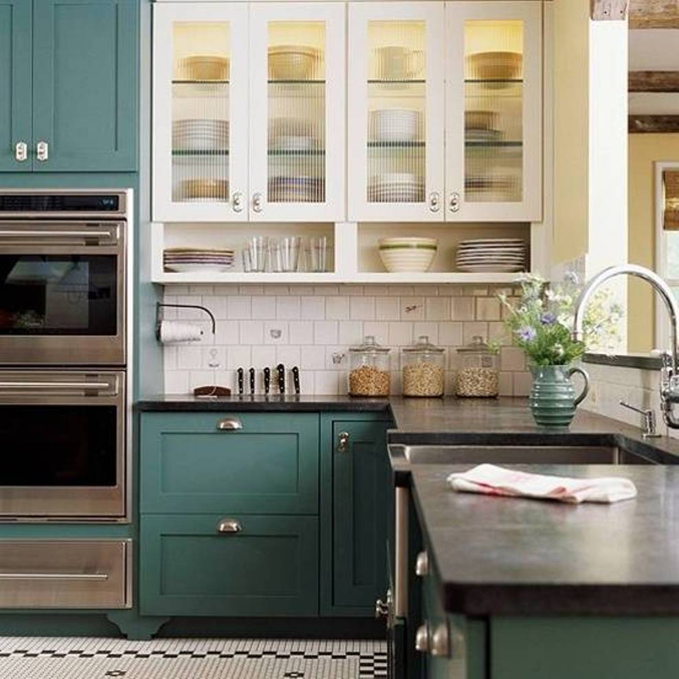 White kitchen cabinets